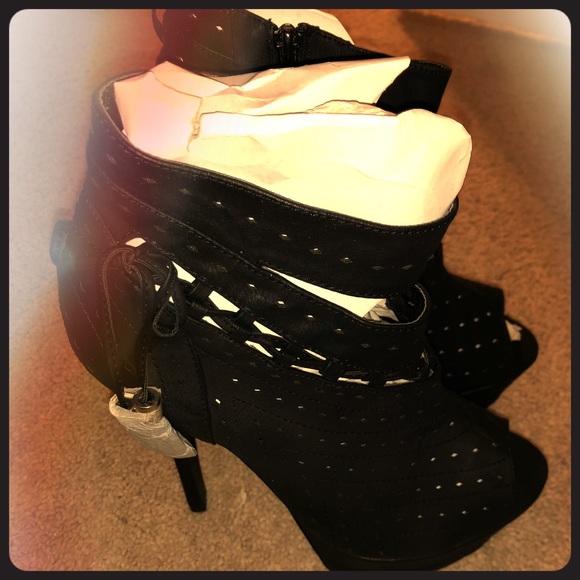 Women’s Open-toe Sandals - Picture 1 of 2